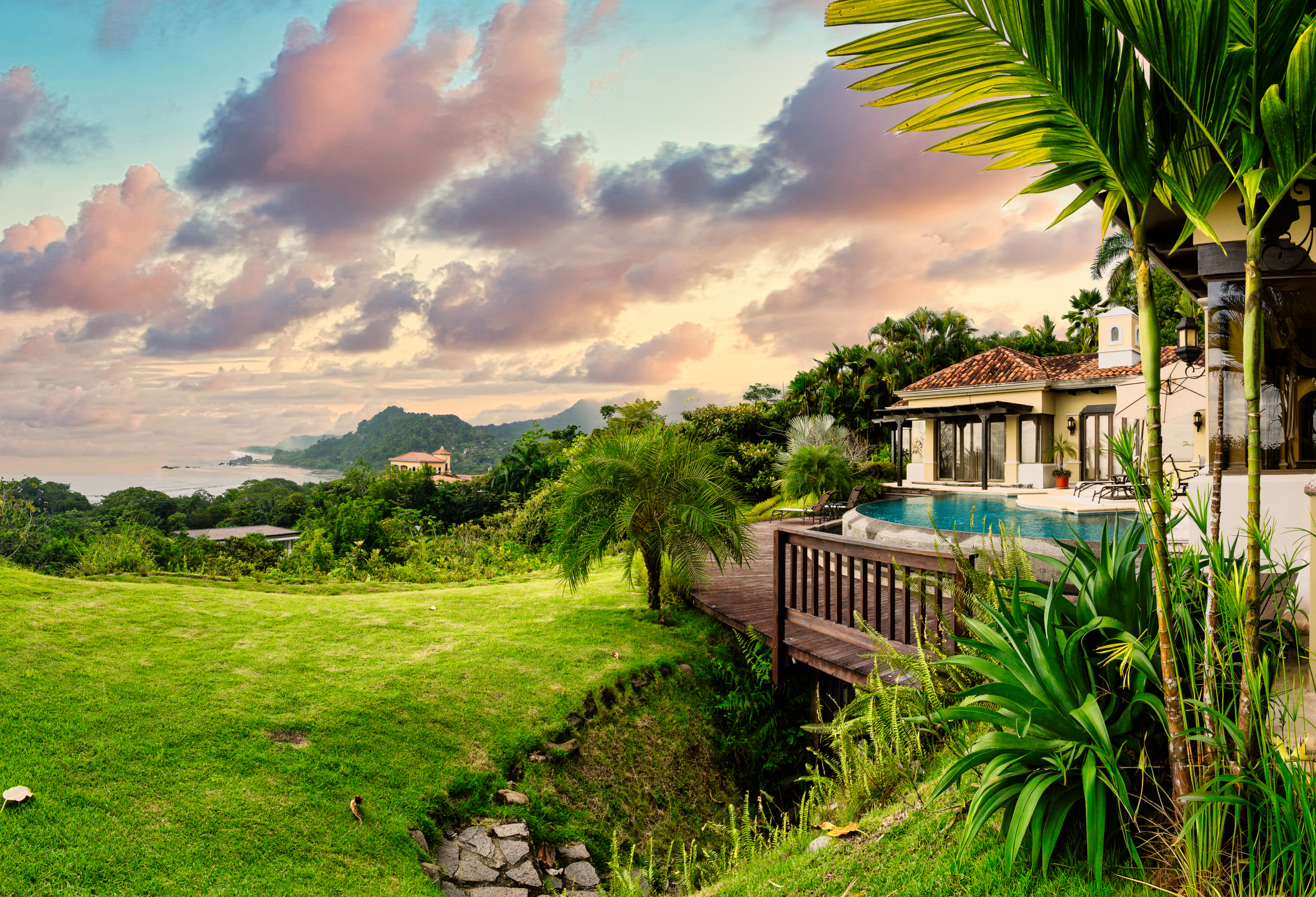 20250818_Yulian_OM1_Photo_CR_SouthPacific_BloomCR_TI_CasalasOlas_56800-Pano-Edit
