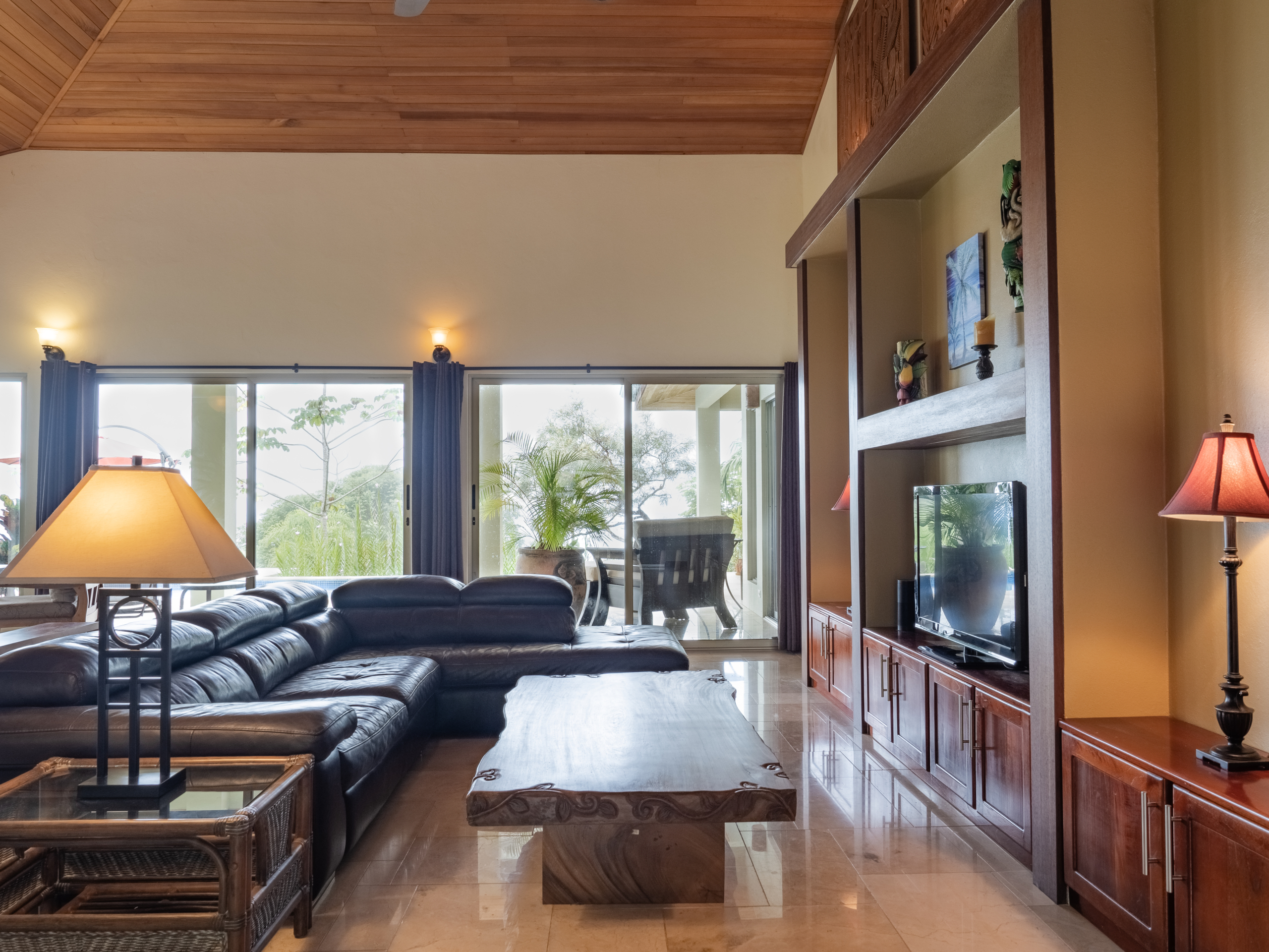 20240612_Yulian_OM1_RealEstate_Photo_CR_SouthPacific_CasaCostaVerde_4337-HDR (1)
