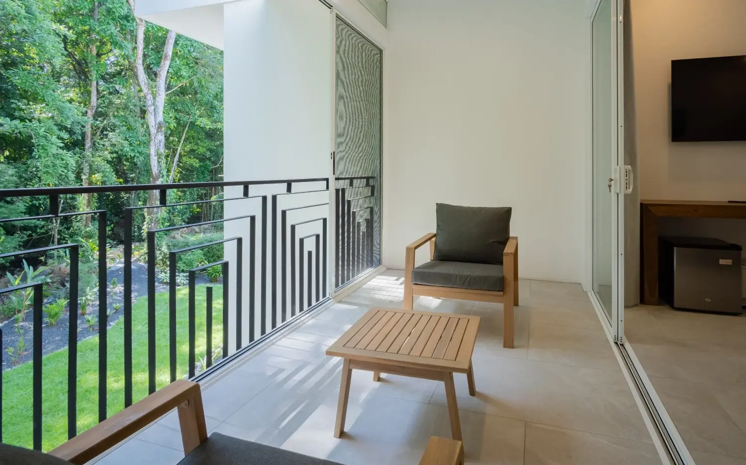 Suite-Naranjas-Covered-Balcony-Terrace (1)