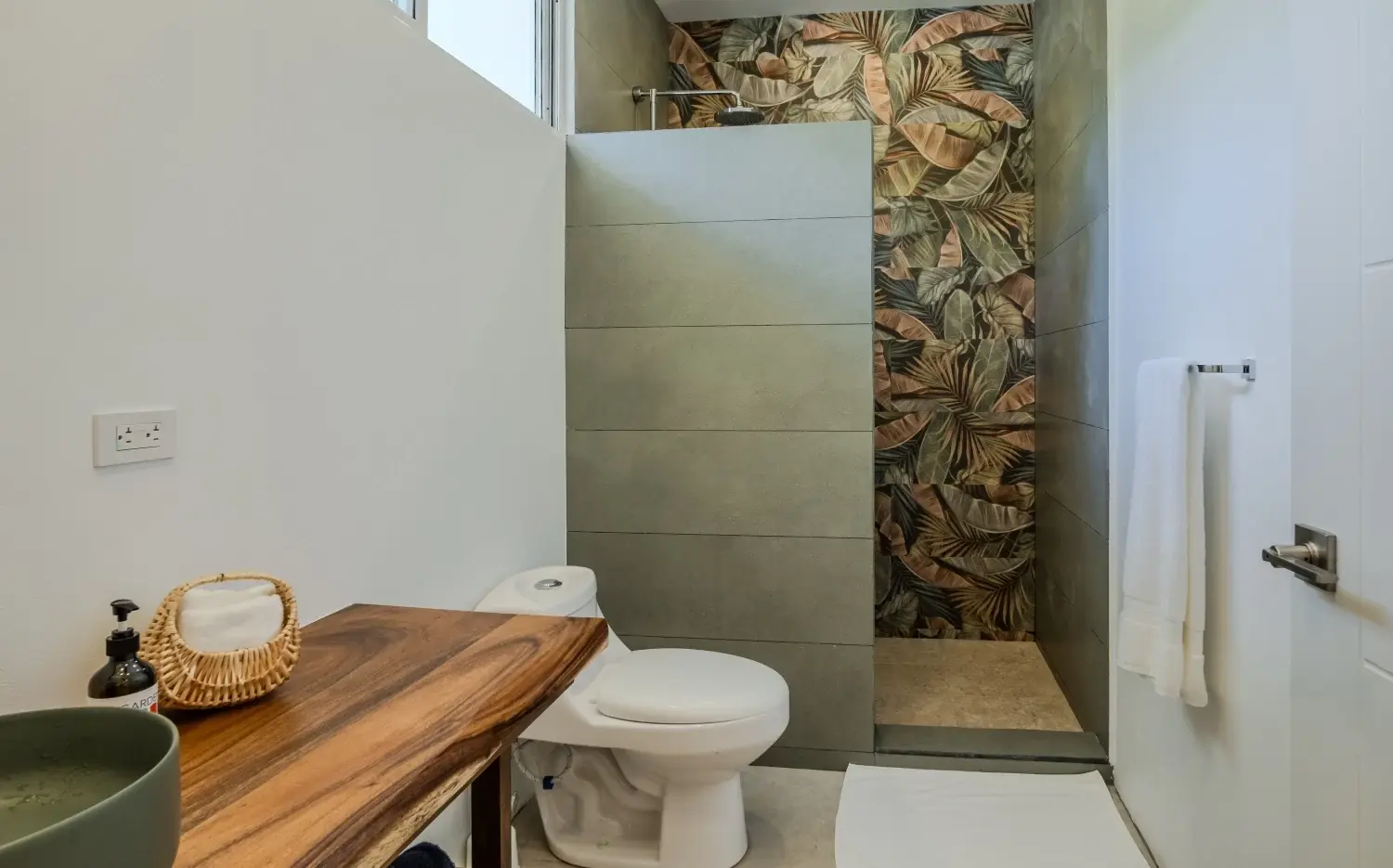 Suite-Naranjas-Tropical-Bathroom-Decor (2)