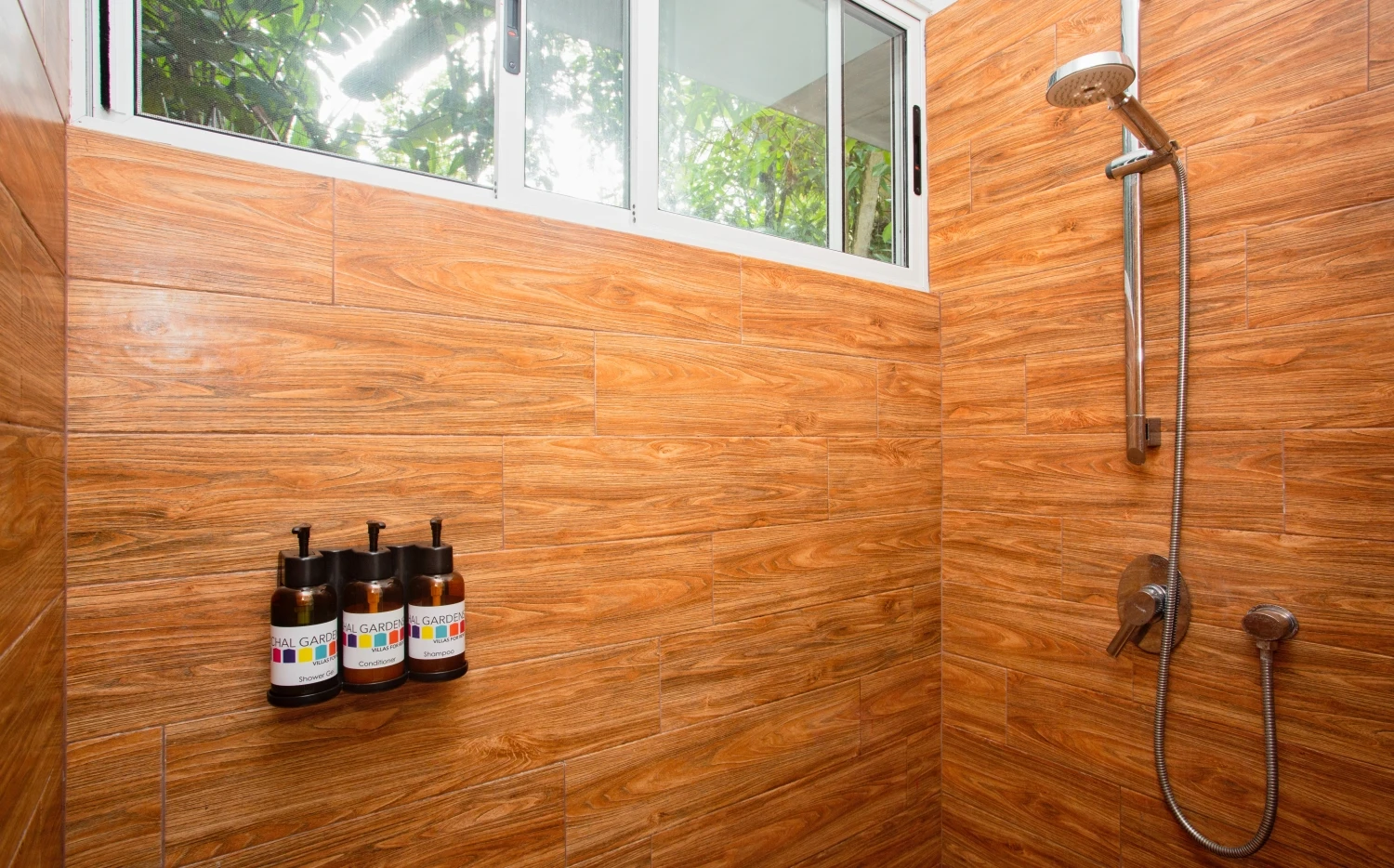 Villa-Fushia-Wood-Shower-Design